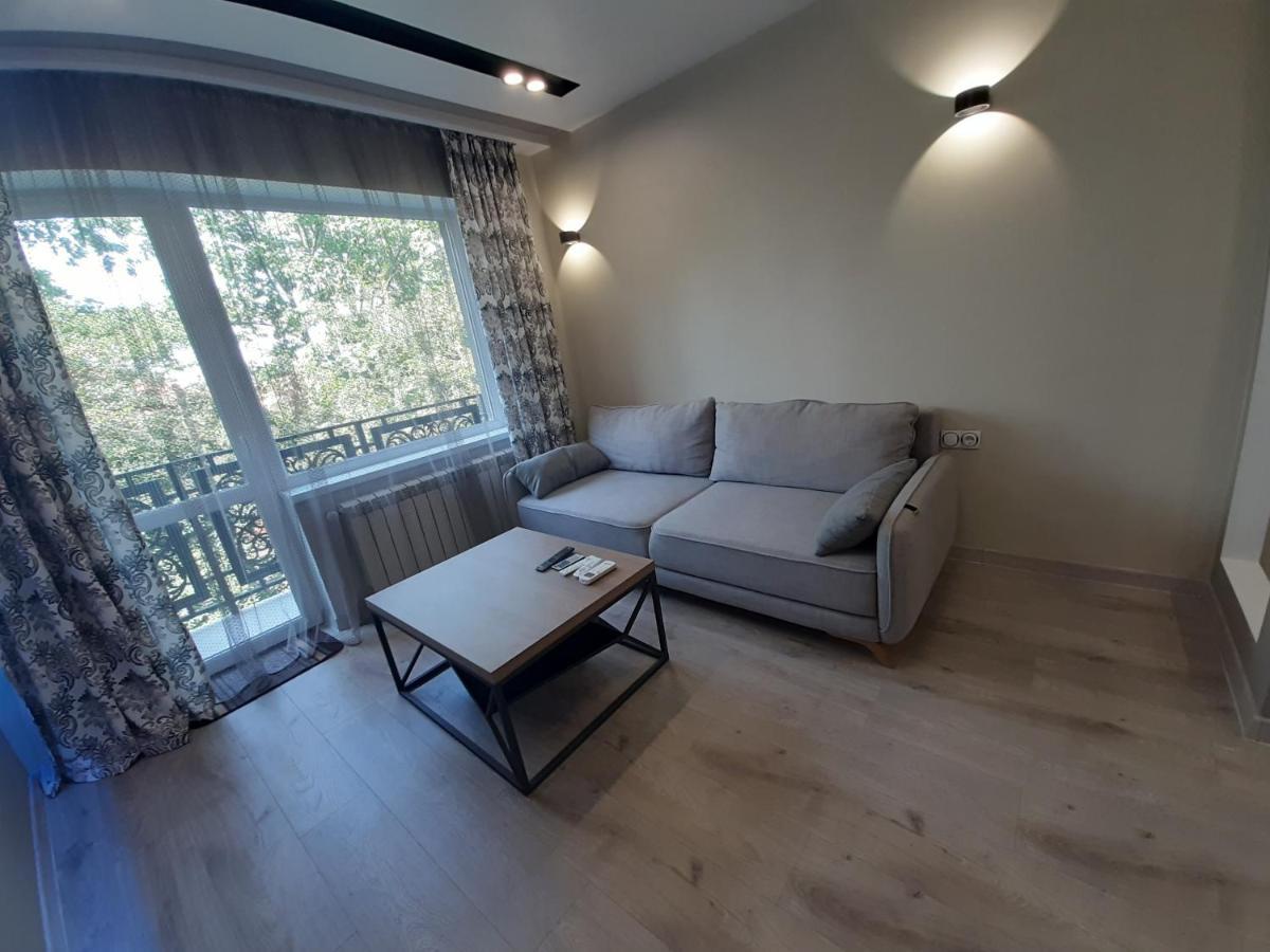 Secheni Apartment Uschhorod Exterior foto